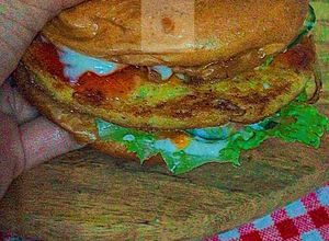 Gambar Burger Ayam Ramly Sempoi 🍔✨