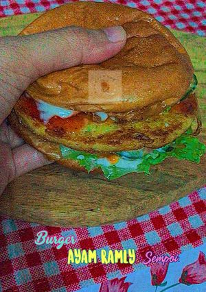 Gambar Burger Ayam Ramly Sempoi 🍔✨