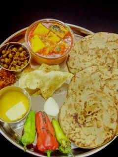 કાઠિયાવાડી ઢોકળીનું શાક (Kathiyawadi Dhokli Shak Recipe In Gujarati) રેસીપી મુખ્ય ફોટો