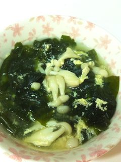 [菇菇巧思]味增雪白菇海帶蛋花湯 的食譜成品照片