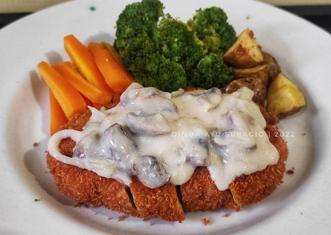 Tempe Crispy Steak with Mushroom Sauce