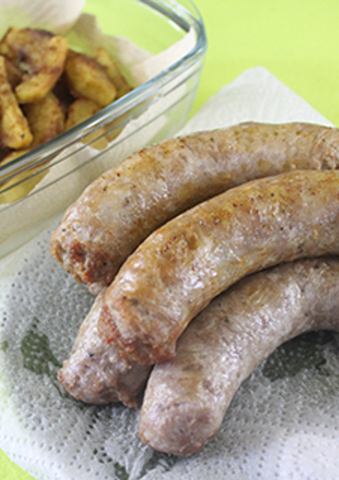 Una foto de Longanizas con manzanas fritas