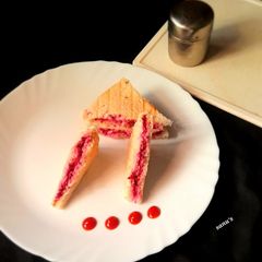 A picture of Beetroot Curd Sandwich.