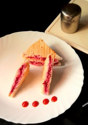 A picture of Beetroot Curd Sandwich.