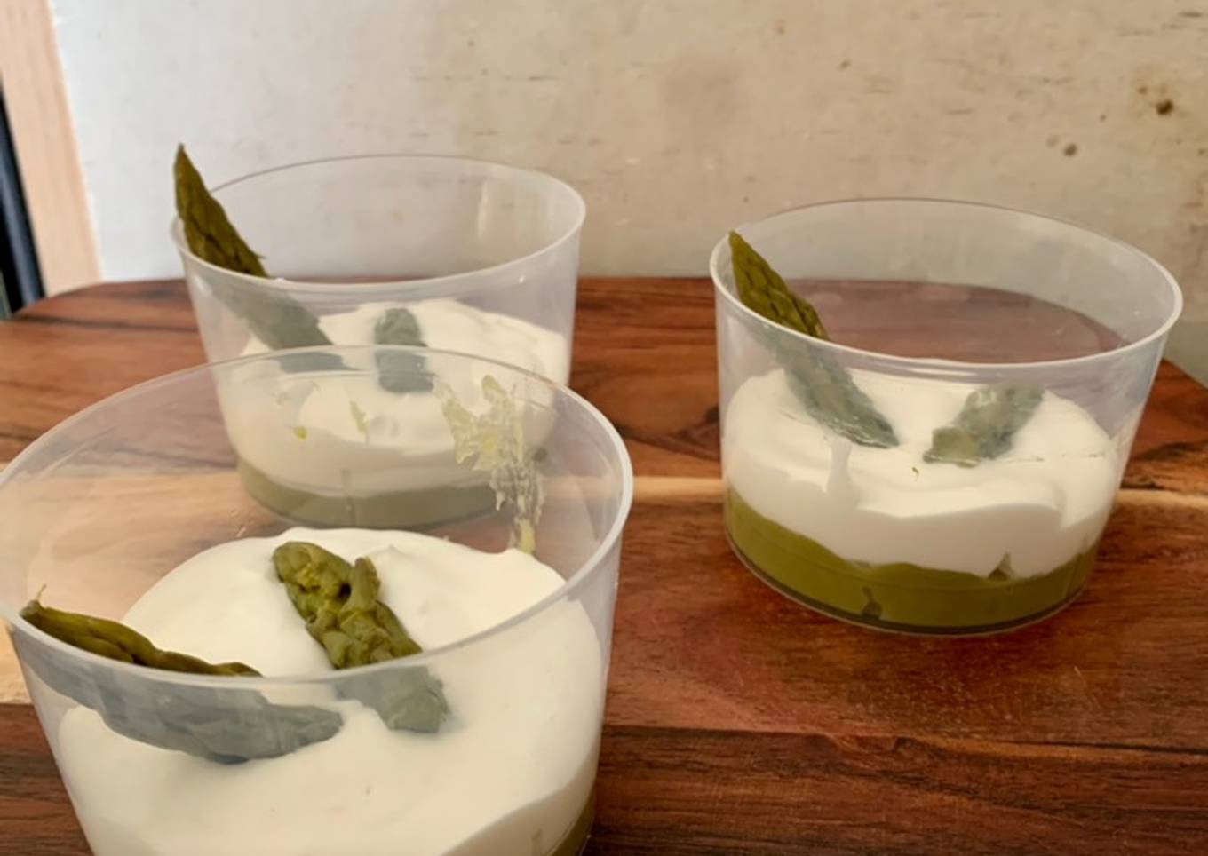 Verrine au velouté d’asperge et chantilly salée