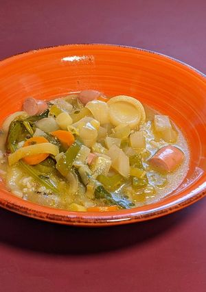 Una foto de Variación de sopa japonesa sobre arroz
