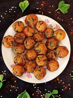 મેથી ના તળેલા મુઠીયા (Methi Fried Muthia Recipe In Gujarati) રેસીપી મુખ્ય ફોટો