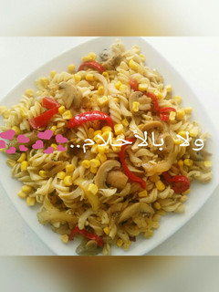 صورة لوصفة معكرونة بالفطر والذرة
