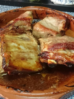Una foto de Asado de secreto (Matambre lo llaman en Argentina)y costillas