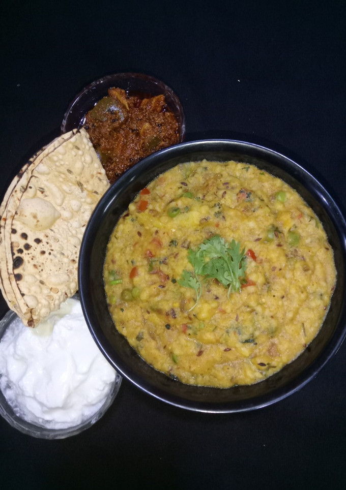 दलिया खिचड़ी (Daliya Khichdi recipe in Hindi) रेसिपी मुख्य फोटो