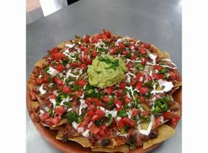 Una foto de Chili con carne y nachos con chili