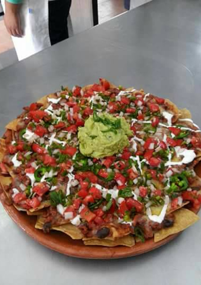 Una foto de Chili con carne y nachos con chili
