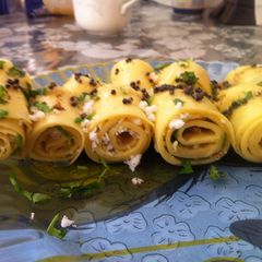 A picture of Khandvi.