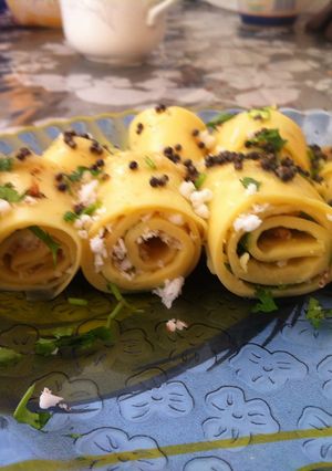 A picture of Khandvi.