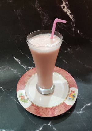 A picture of Oats almond smoothie.