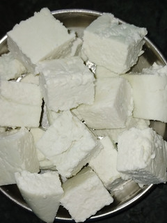 હોમ મેડ પનીર (Home Made Paneer Recipe in Gujarati) રેસીપી મુખ્ય ફોટો