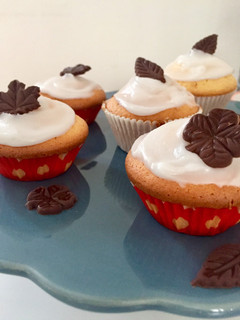 Muffins mit Zuckerguss und Schokoblättchen - laktosefrei Rezepthauptbild