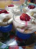Postre de vainillas y limón en copas