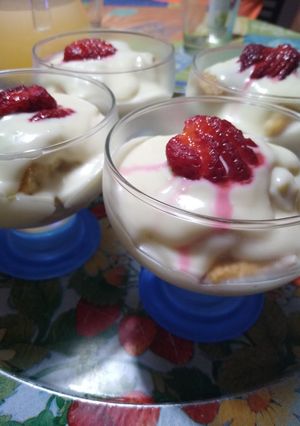 Una foto de Postre de vainillas y limón en copas