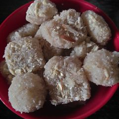 A picture of Coconut burfi.