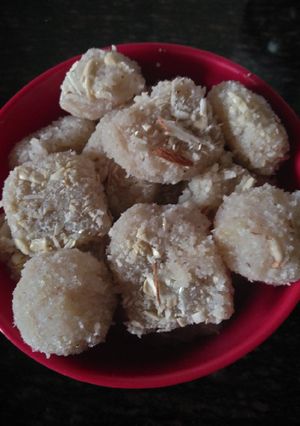 A picture of Coconut burfi.