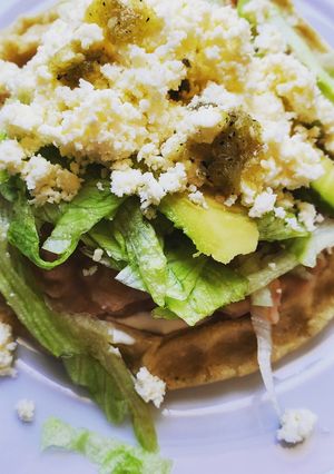 Una foto de Sopes de frijol