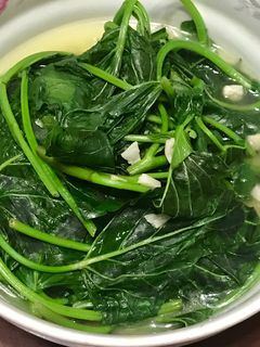 蒜炒地瓜葉 的食譜成品照片