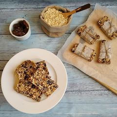 A picture of No-bake granola bar(with gulukand).