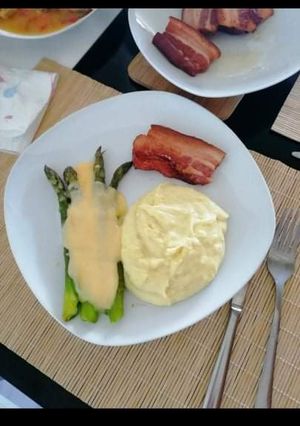 O poză a rețetei Costiță cu sos bechamel, sparanghel și cartofi piure!.