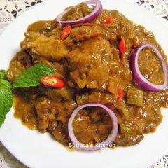 A picture of Turai Chicken (Chicken cooked with Ridge Gourd).