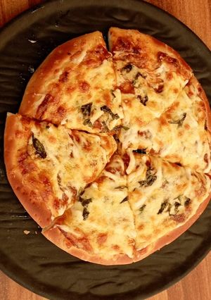 পিজ্জা (pizza recipe in Bengali) রেসিপির প্রধান ছবি