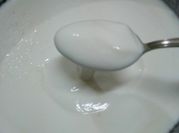 Una foto de yoghurt natural