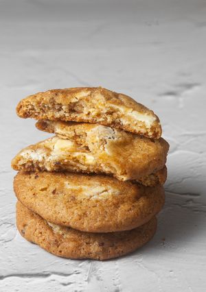 Hình của món Maple Cookies with Pecans and White Chocolate.