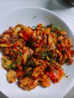 आलू टमाटर की सूखी सब्जी (Aloo tamatar ki sookhi sabzi recipe in Hindi) रेसिपी मुख्य फोटो