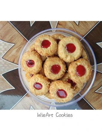 Easy Steps to Prepare Strawberry tumbprint cookies the Can Spoil the Tongue Delicious