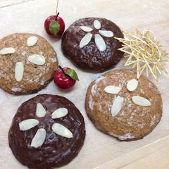 A picture of Lebkuchen (German Christmas Cookies).