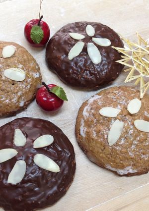 A picture of Lebkuchen (German Christmas Cookies).