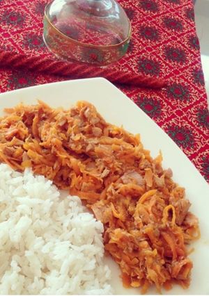 Una foto de Atún con verduras