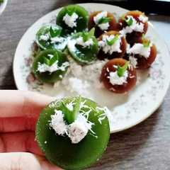 A picture of Kue lumpang.
