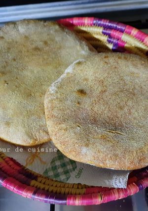 Une photo de Pain maison cuisson feuilles de palmier 🌾