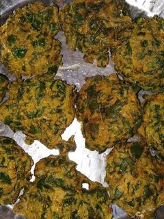 पालक के पकौड़े (Palak ke pakode recipe in hindi) रेसिपी मुख्य फोटो
