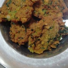A picture of Chana daal fritters.
