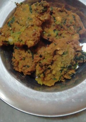 A picture of Chana daal fritters.