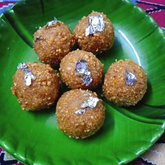 A picture of Moong dal Modak.