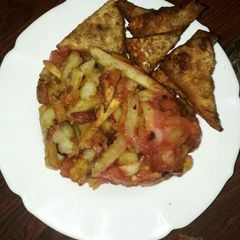 A picture of Samosa and Chips.