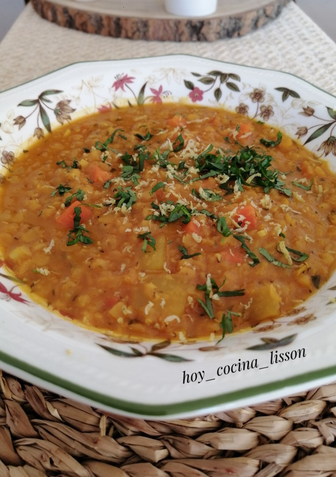 Una foto de Sopa cremosa de lentejas rojas