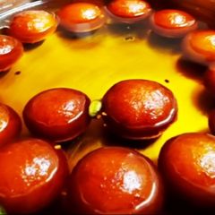 A picture of Rava gulab jamun.