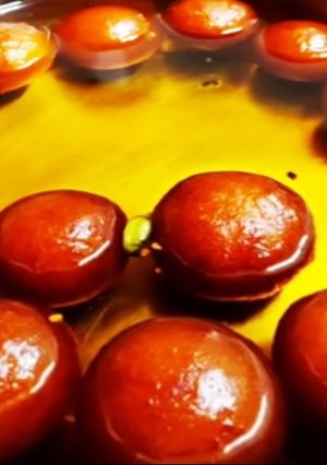 A picture of Rava gulab jamun.