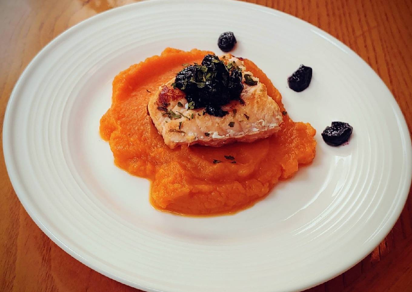 Sauteed salmon filet on sweet potato puree with bluberry compote