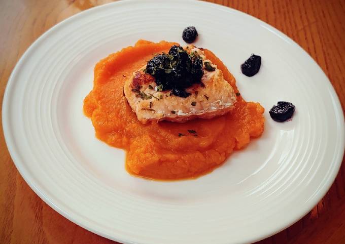 Step-by-Step Guide to Make Favorite Sauteed salmon filet on sweet potato puree with bluberry compote